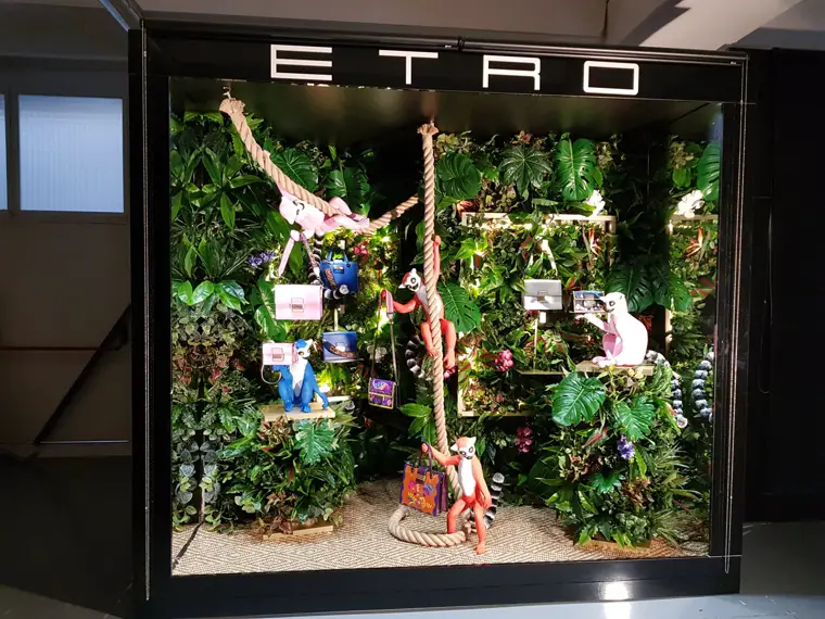 Custom-made LUX vertical garden &ndash; Boutique window